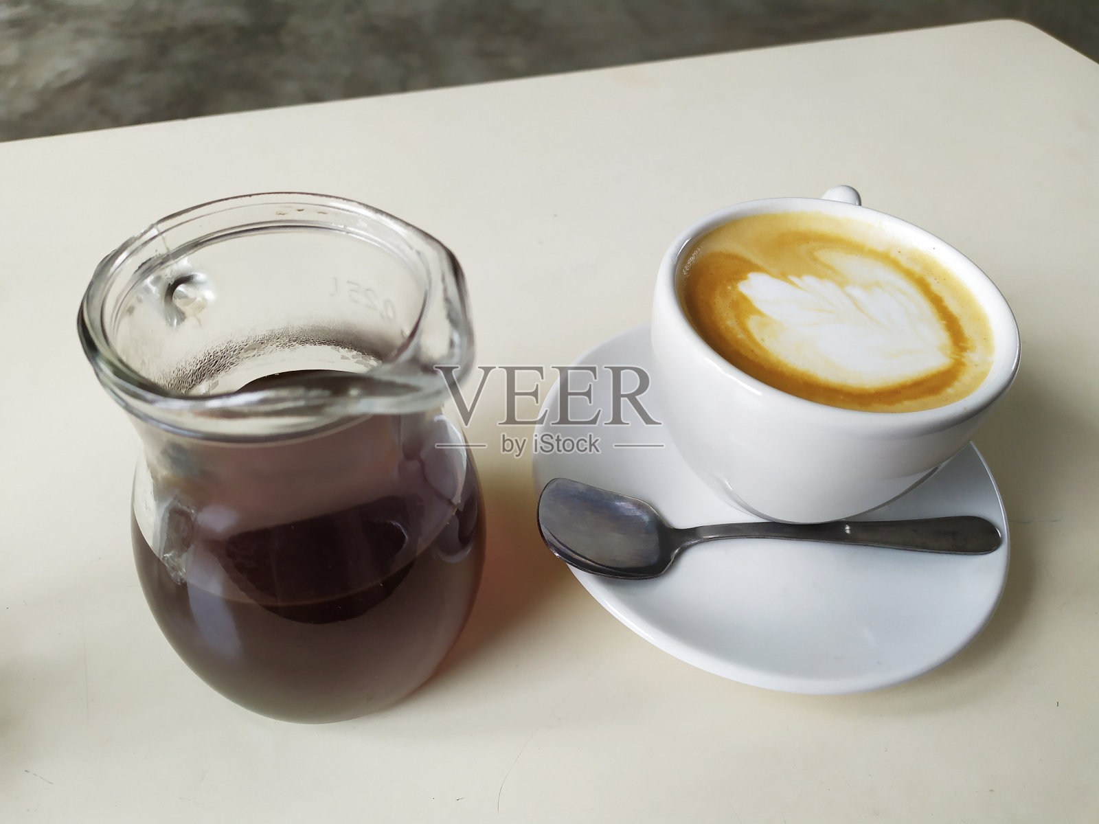 咖啡和拿铁咖啡照片摄影图片