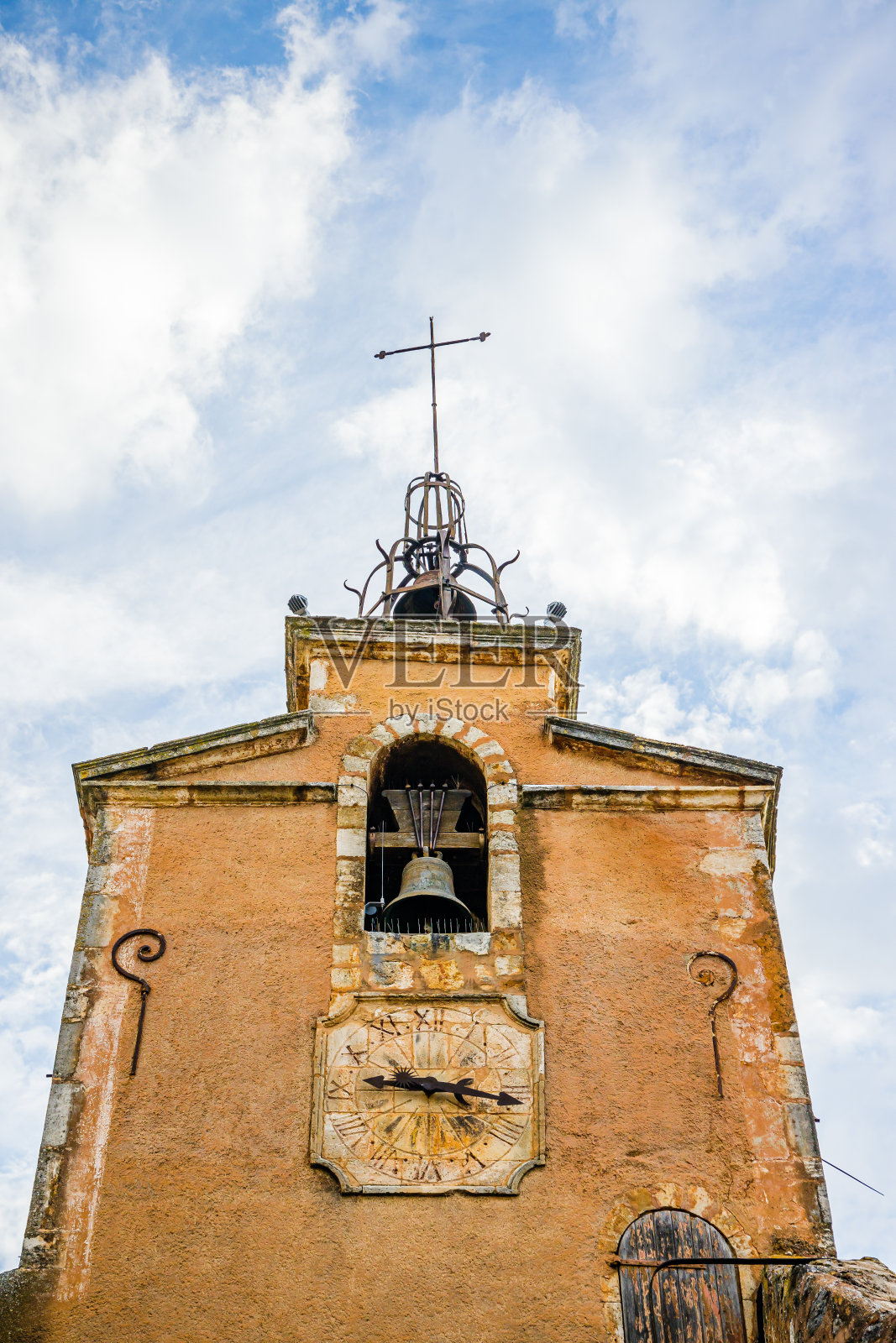 法国普罗旺斯鲁西永村的钟楼和钟楼照片摄影图片