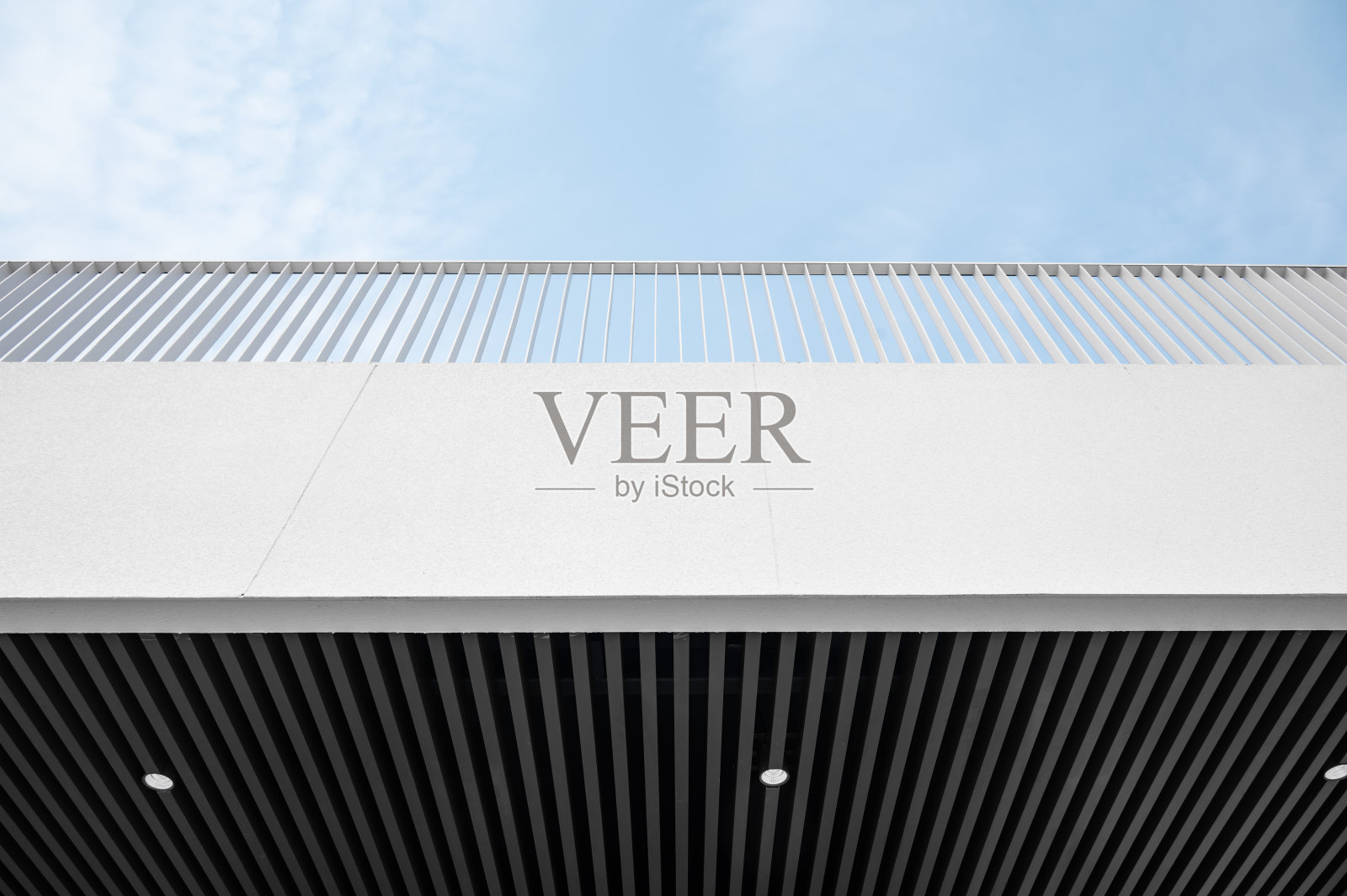 白色栏杆建筑物的白色栏杆照片摄影图片