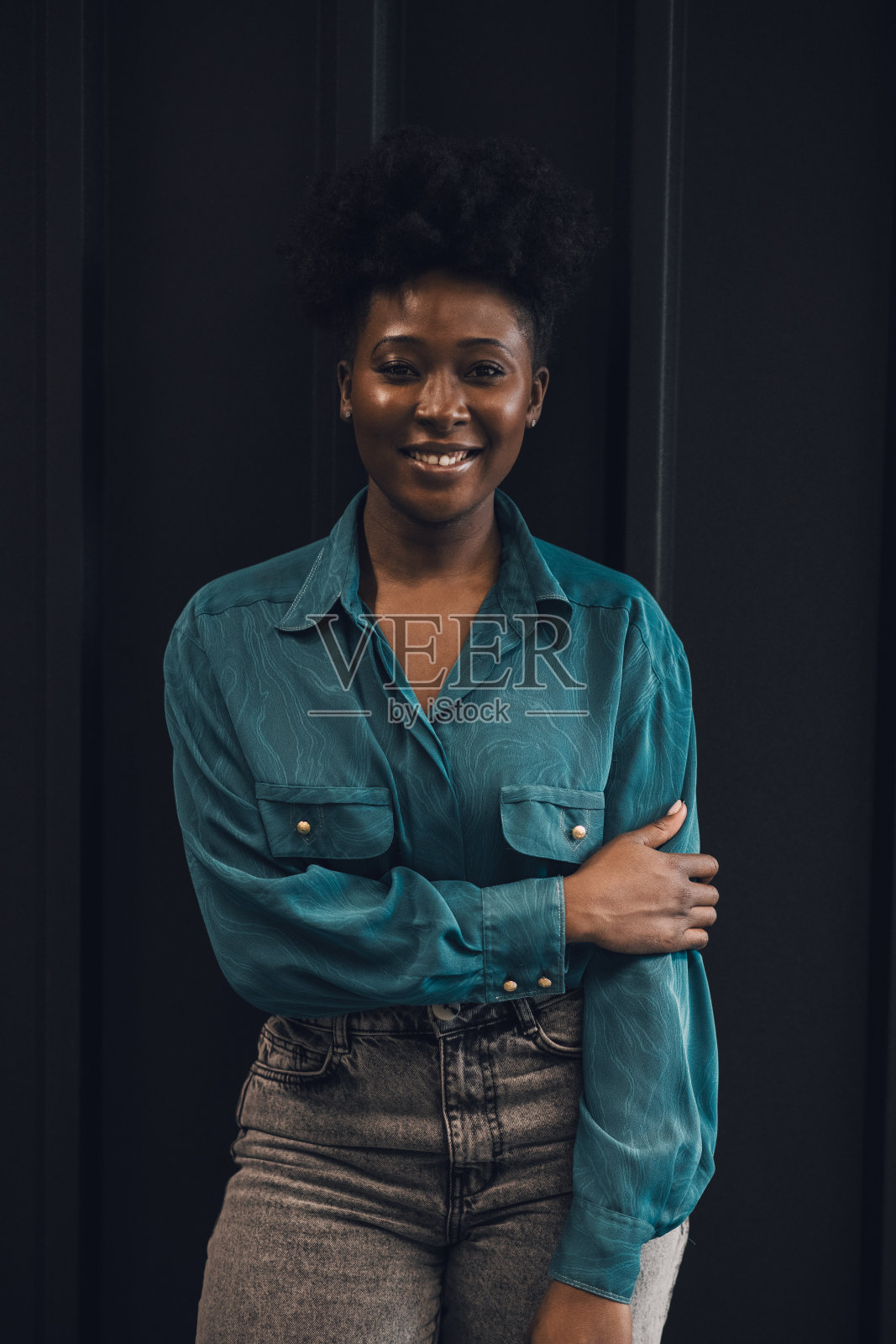 年轻黑人女商人的肖像照片摄影图片