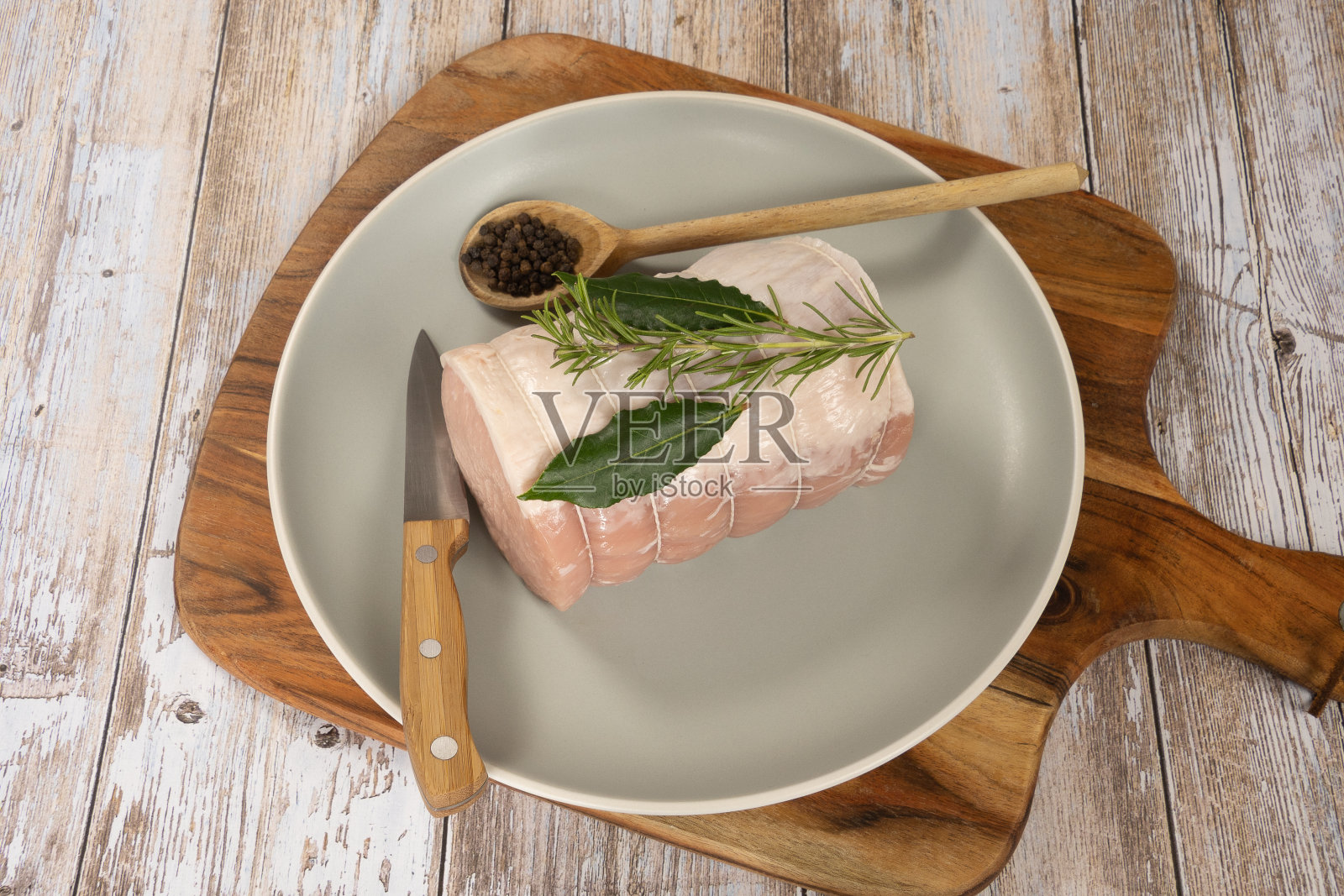 生猪肉烤盘照片摄影图片