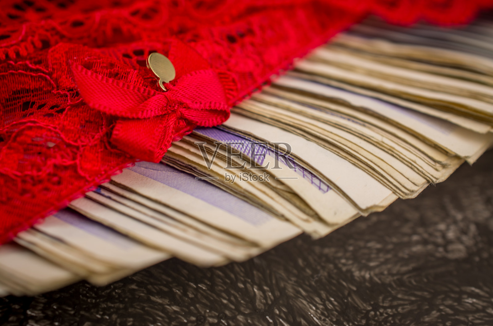 性感的背景红色短裤英镑钞票背景。照片摄影图片