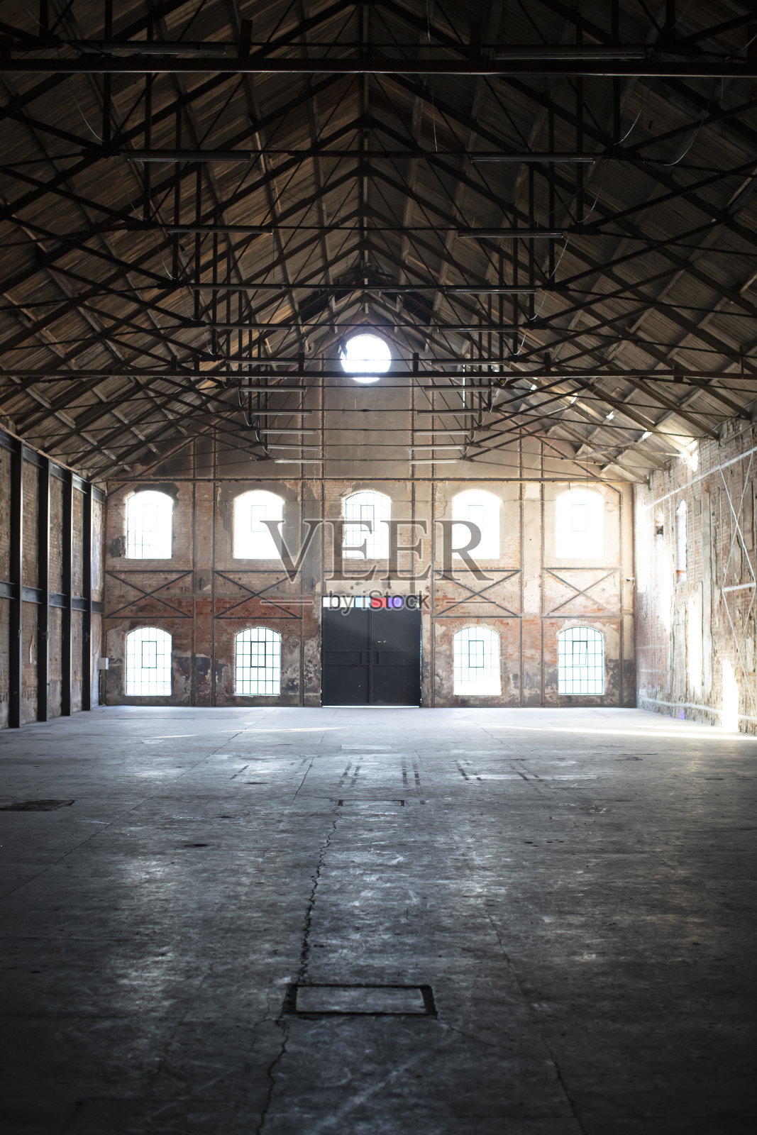 大型空铁和砖墙机库照片摄影图片