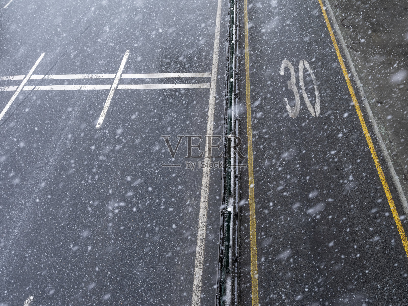 下雪的一天照片摄影图片