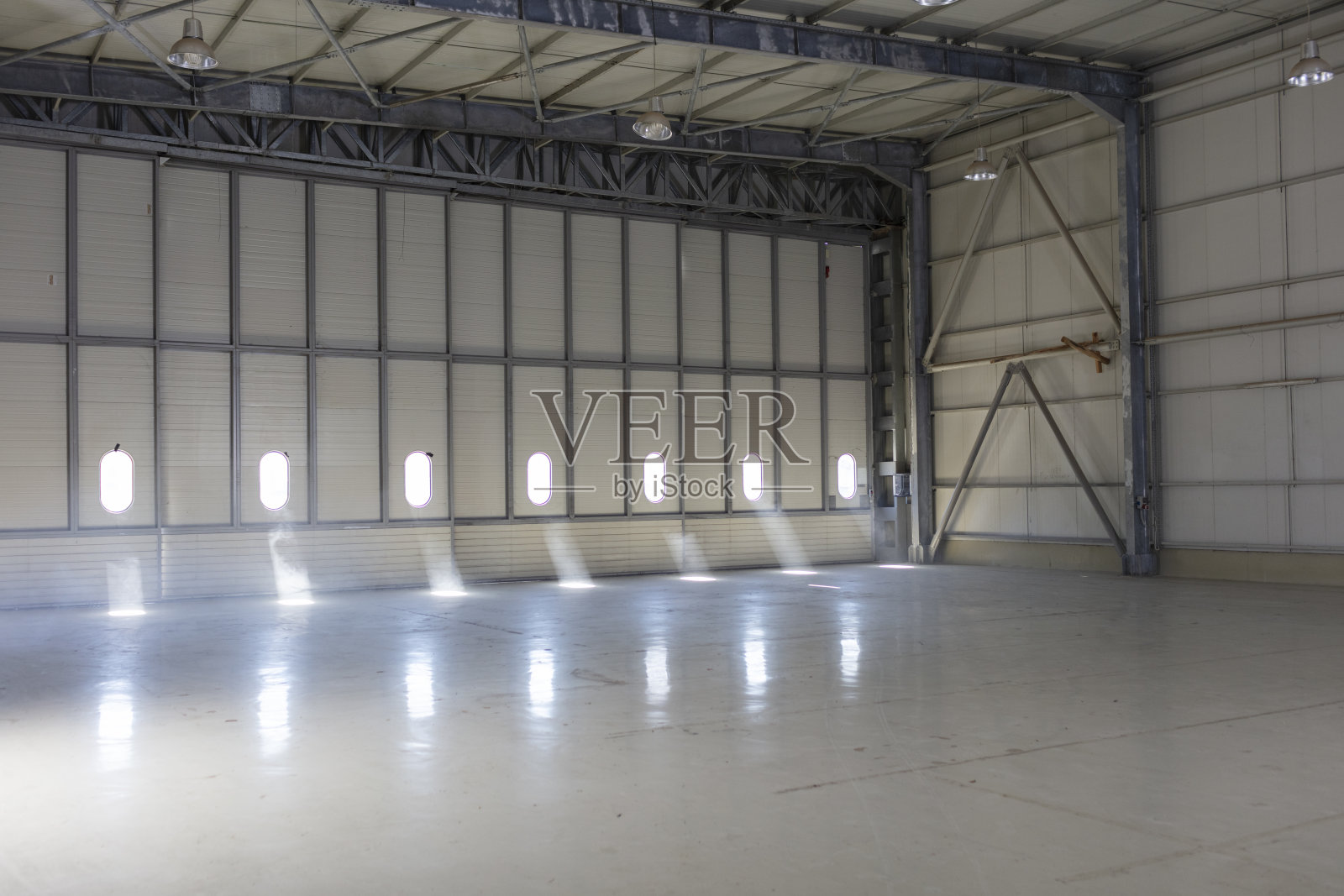 空机库与门的视图照片摄影图片