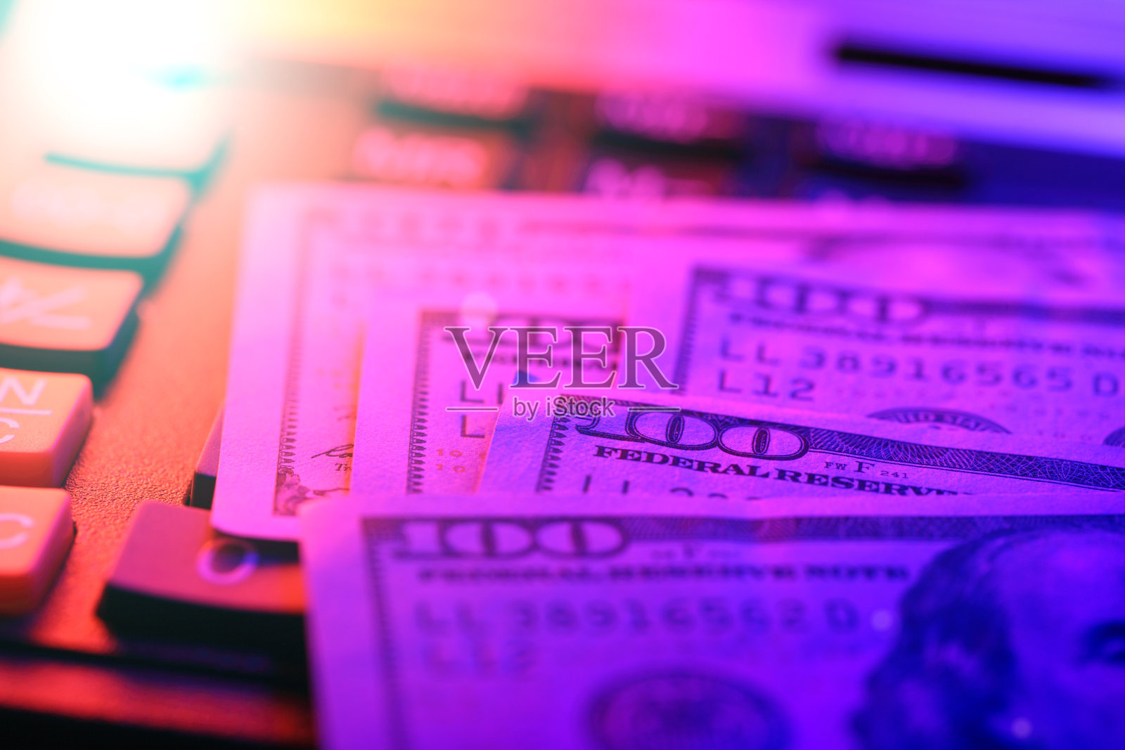 金钱和计算器照片摄影图片