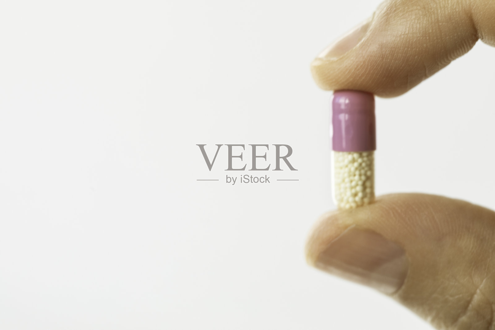 服药照片摄影图片