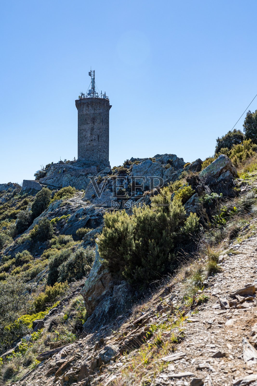 Albères地块上650米高的马德洛克塔(奥西塔尼,法国)照片摄影图片