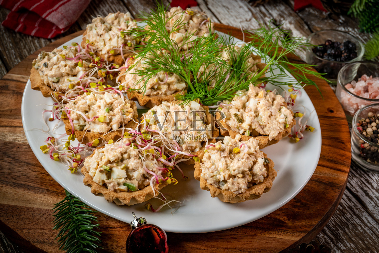 金枪鱼酱夹心松饼照片摄影图片