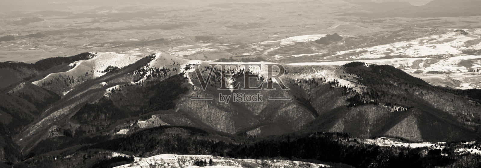 白雪皑皑的山脉照片摄影图片