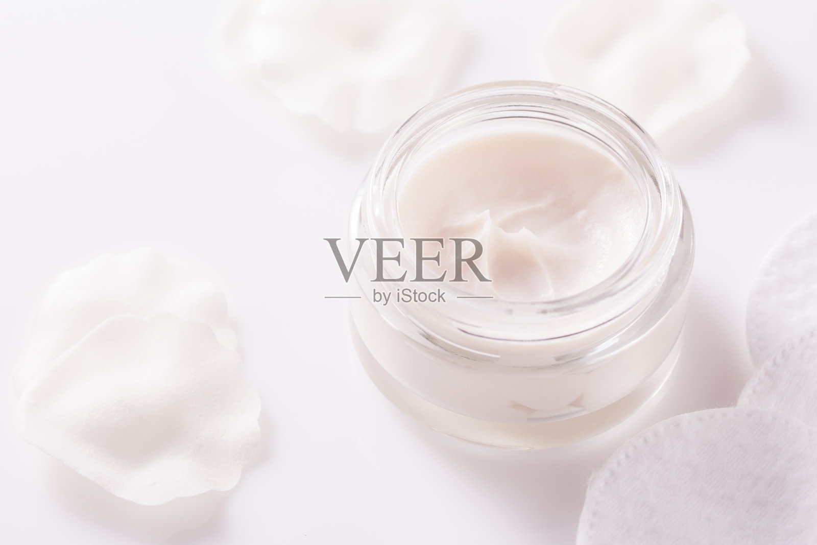 打开容器与皮肤和身体霜照片摄影图片