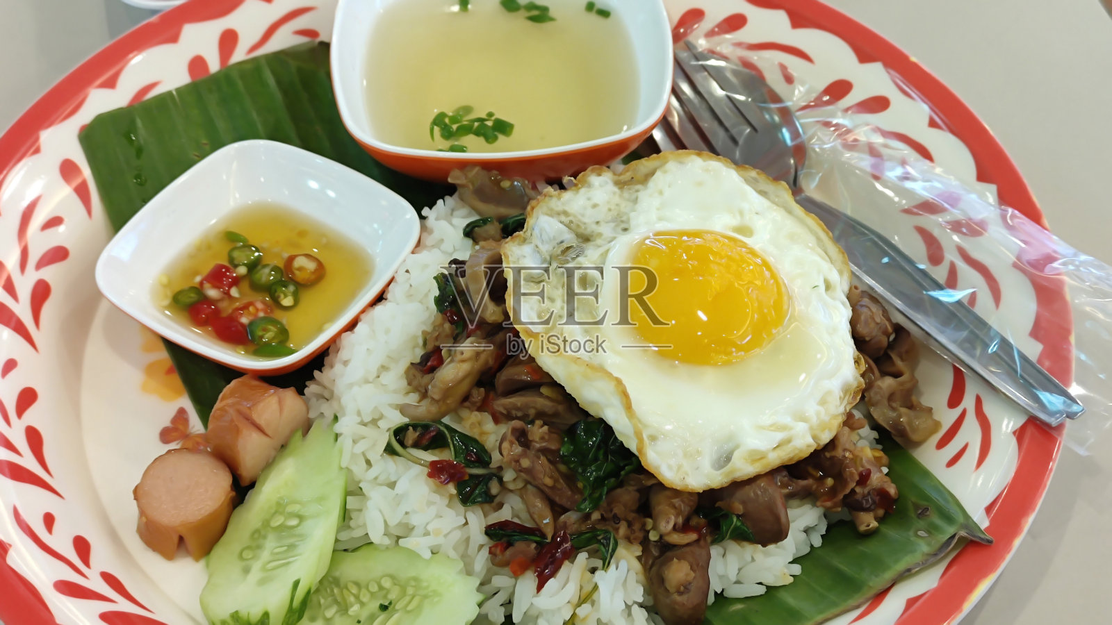 罗勒杂碎炒蛋照片摄影图片