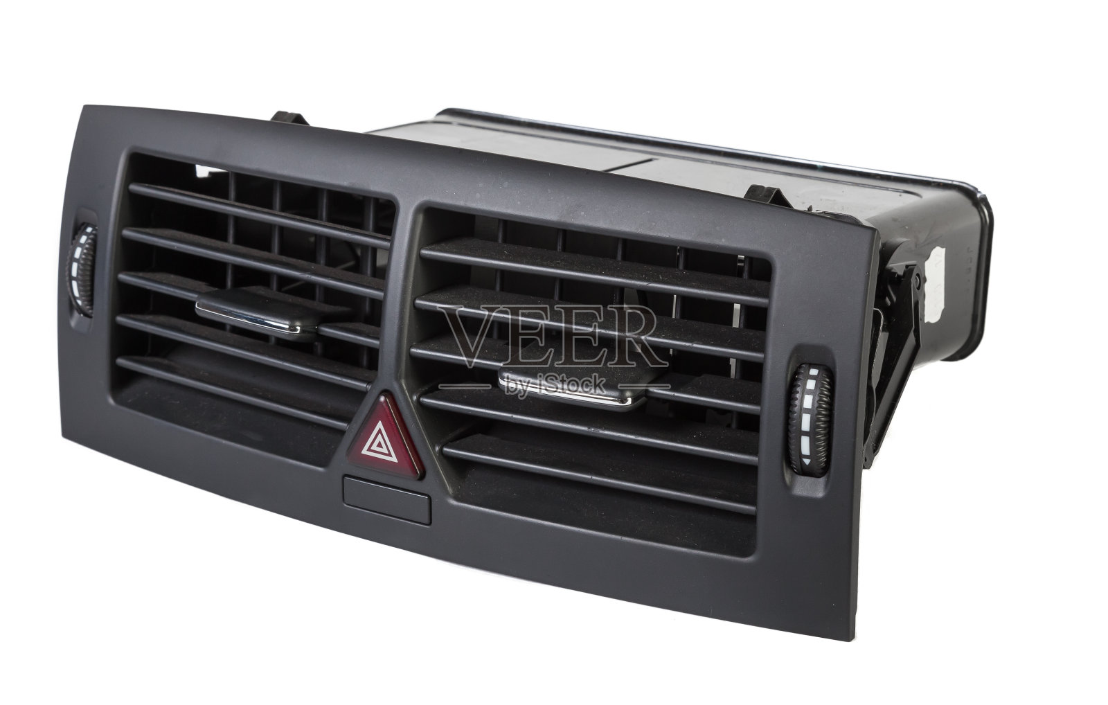 近景的一部分内部的现代汽车与视图的中央通风偏转板的加热器的乘客车厢。废旧汽车零件目录。照片摄影图片