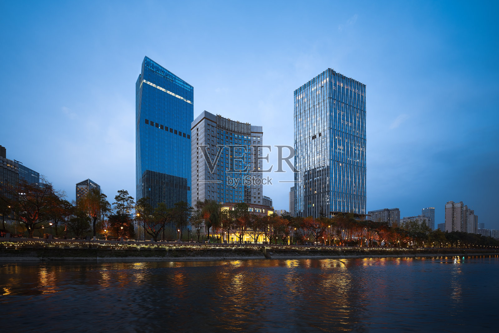 夜晚的成都大桥城市天际线照片摄影图片