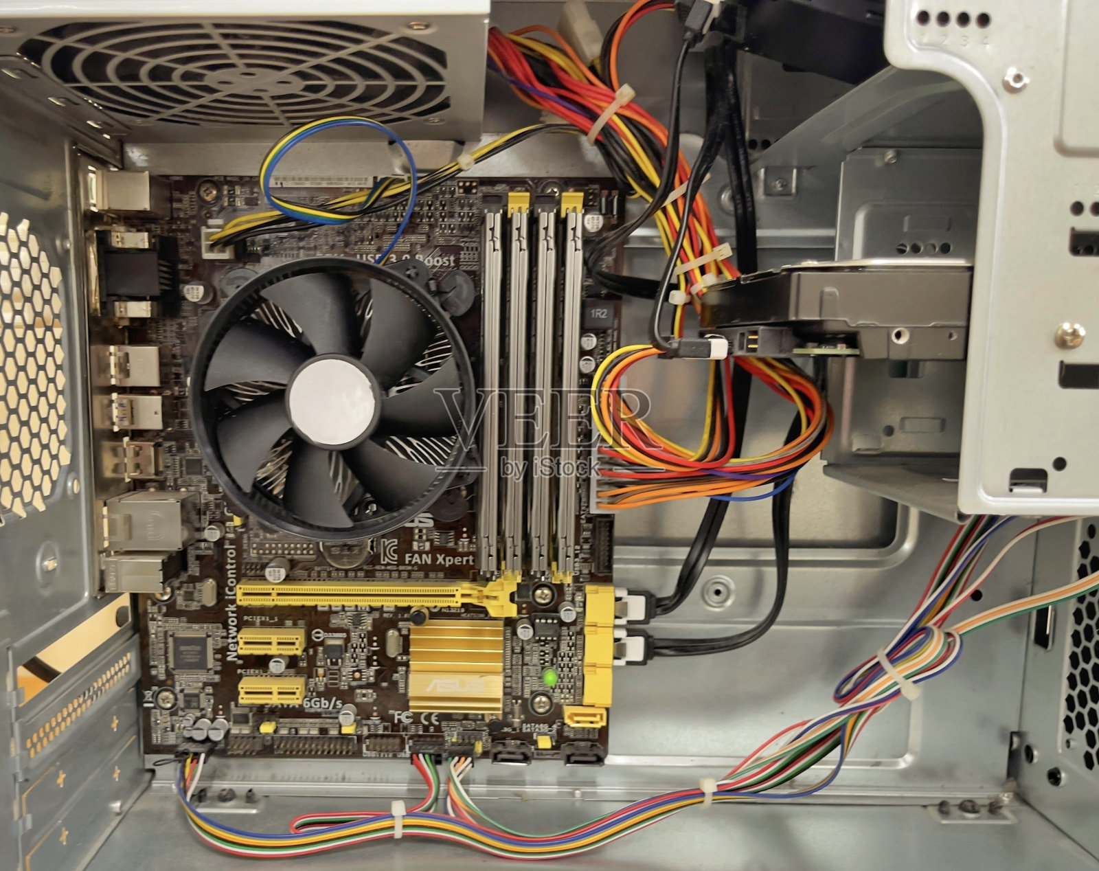 电脑塔内部照片摄影图片