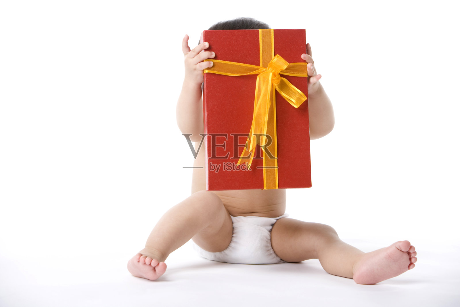 婴儿和礼物盒照片摄影图片