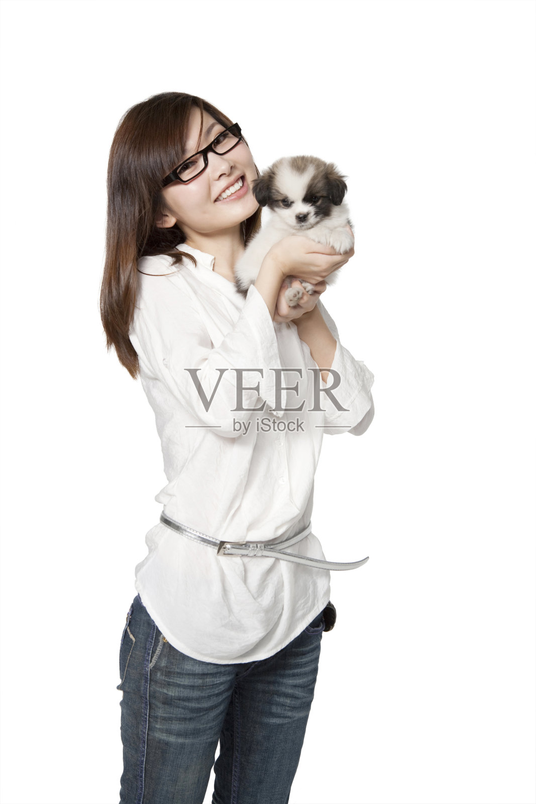 年轻女性和可爱的小狗照片摄影图片