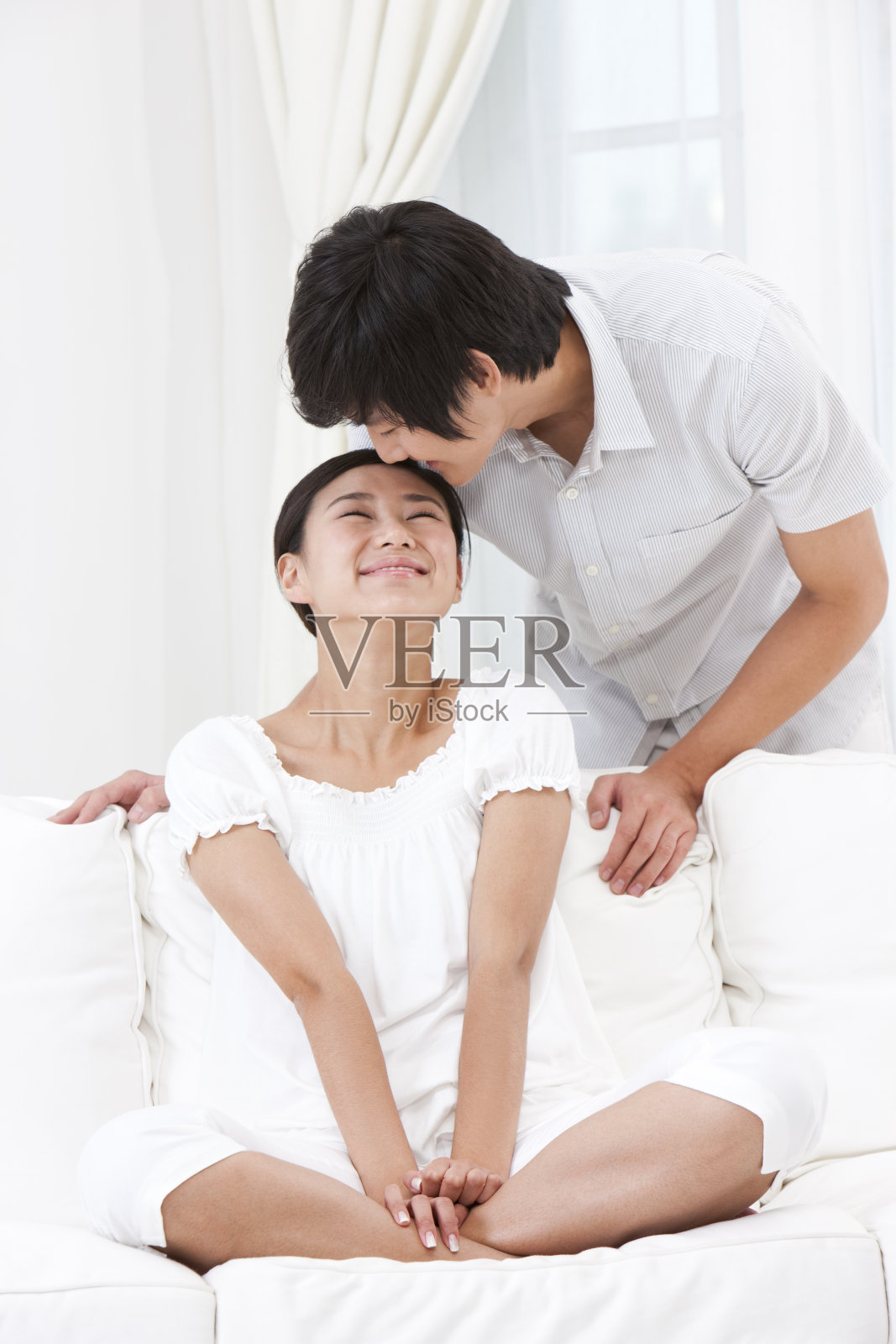 青年情侣浪漫瞬间照片摄影图片