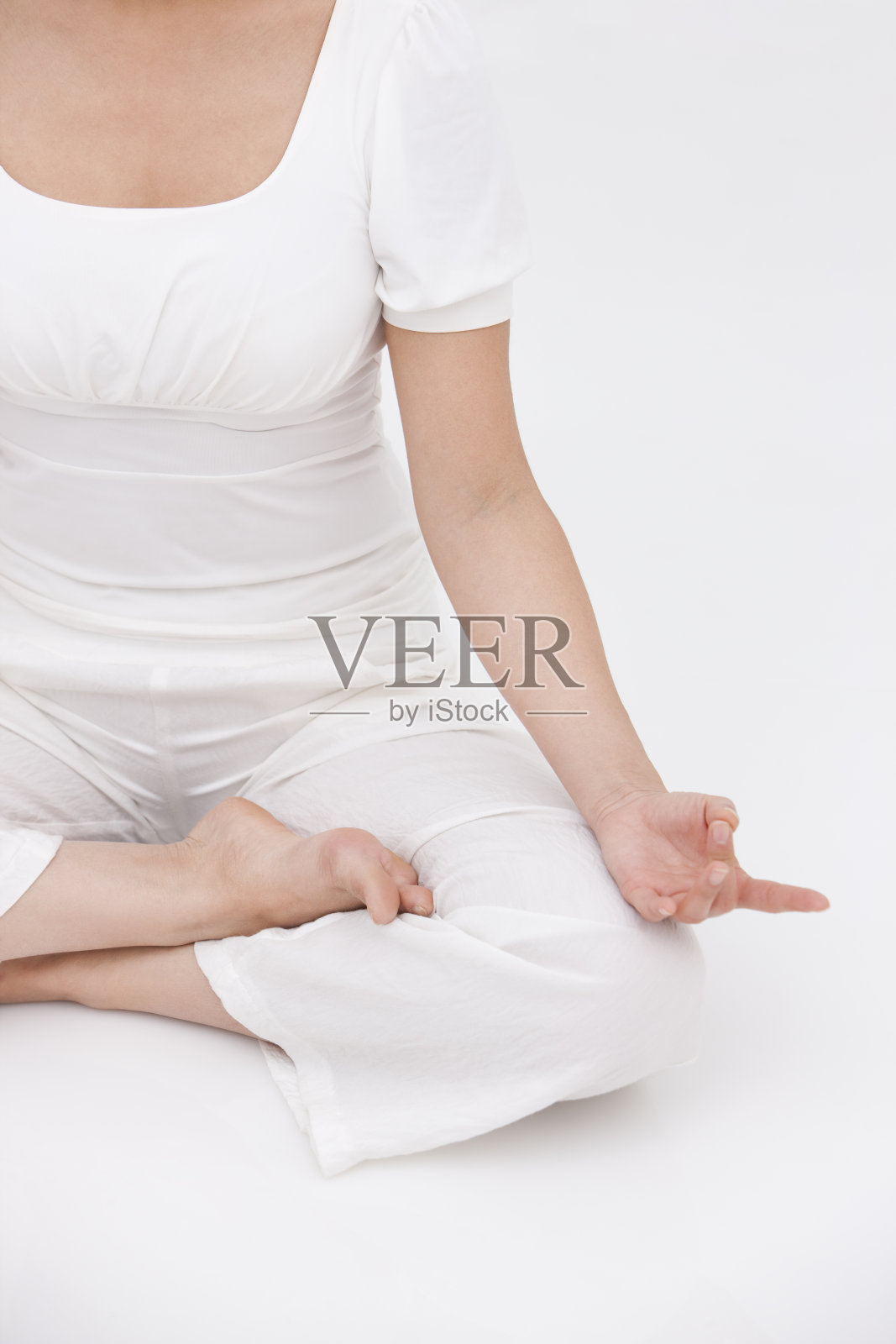 青年女子练习瑜伽照片摄影图片