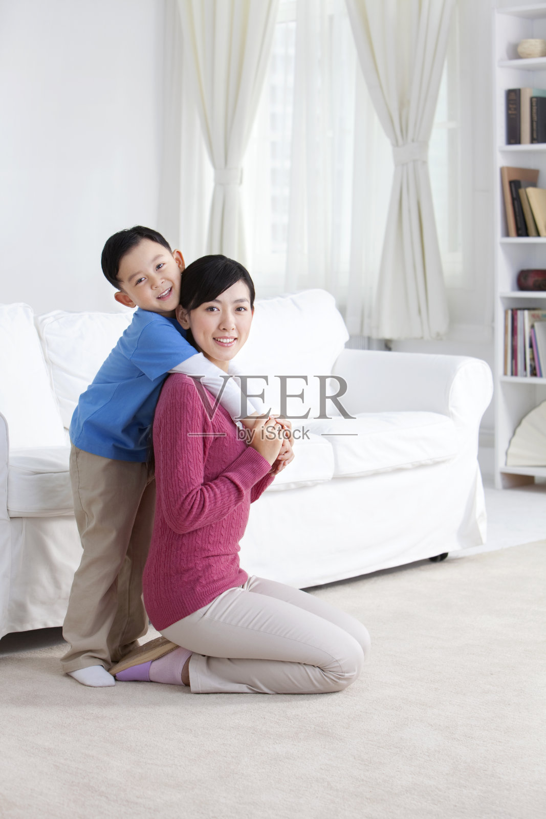 母子享受幸福时光照片摄影图片