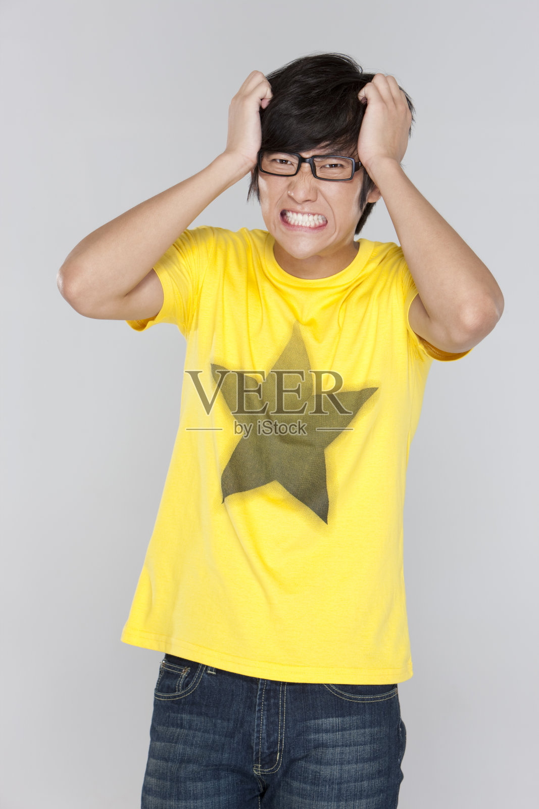 时尚青年男子抓狂表情照片摄影图片