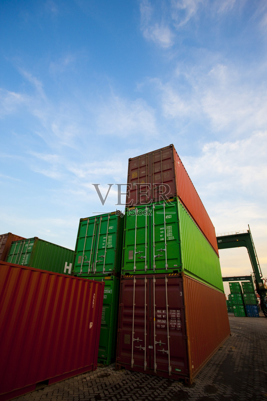 码头上的集装箱照片摄影图片