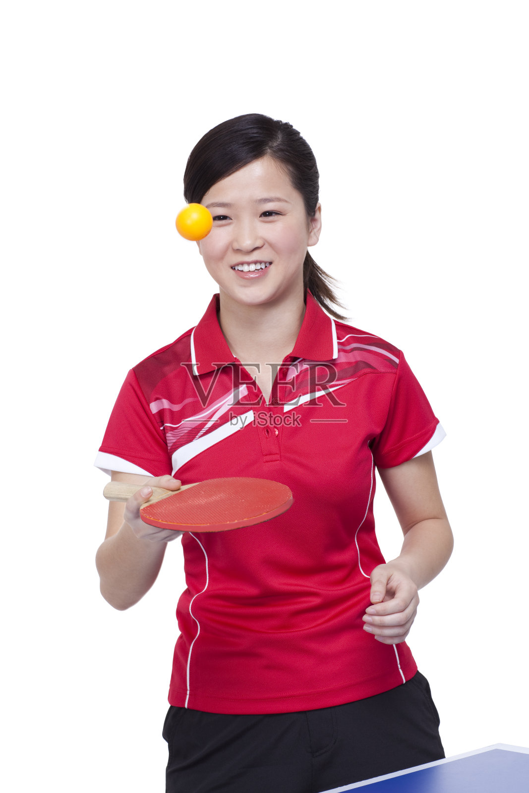 年轻的女子乒乓球运动员照片摄影图片