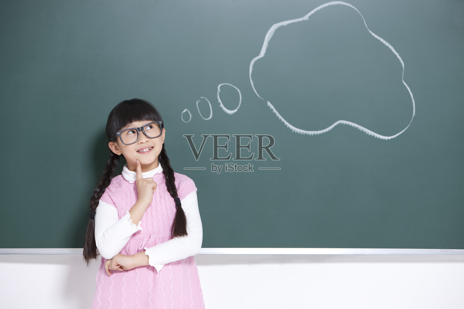 小女生思考照片摄影图片