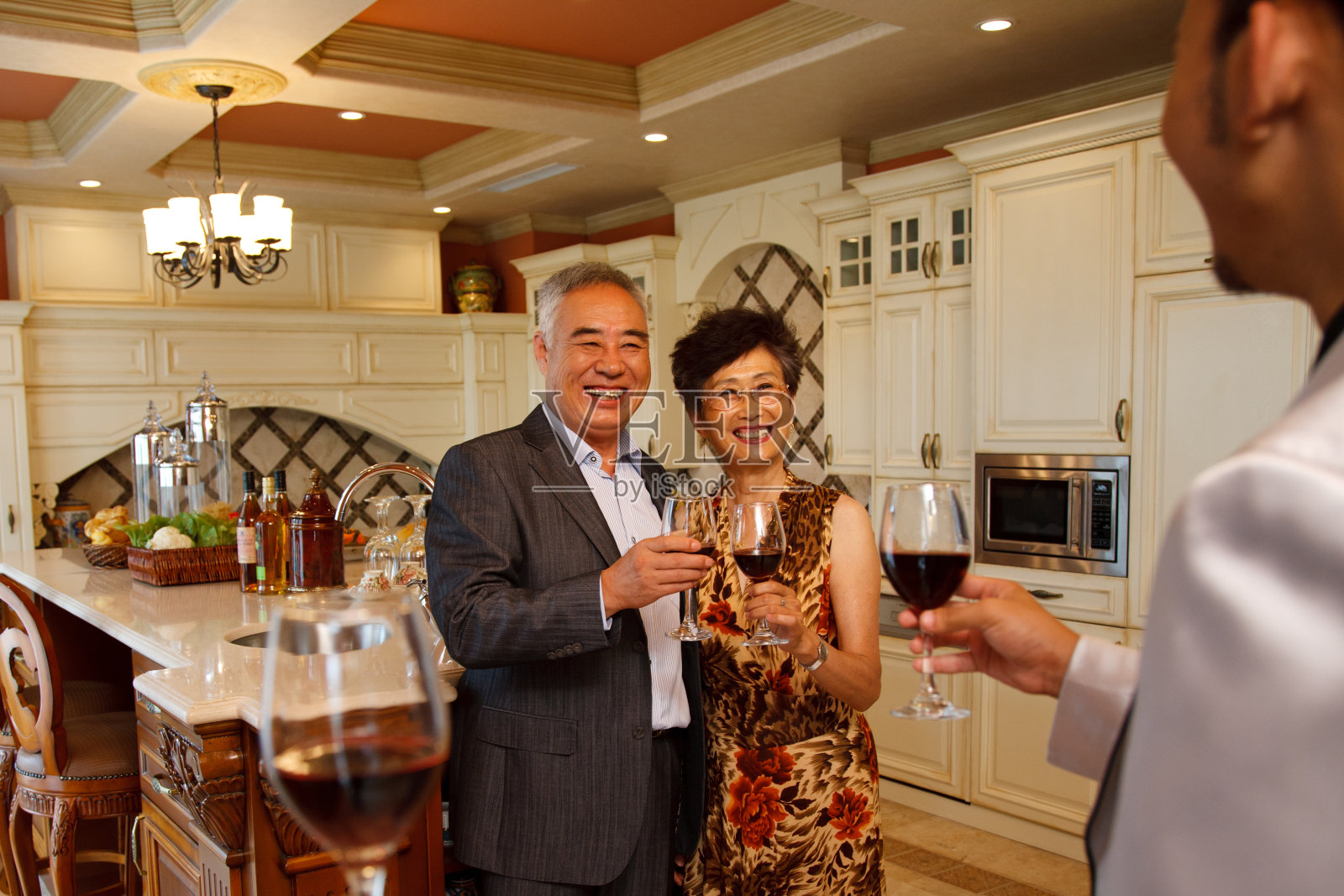 东方人家庭聚会照片摄影图片