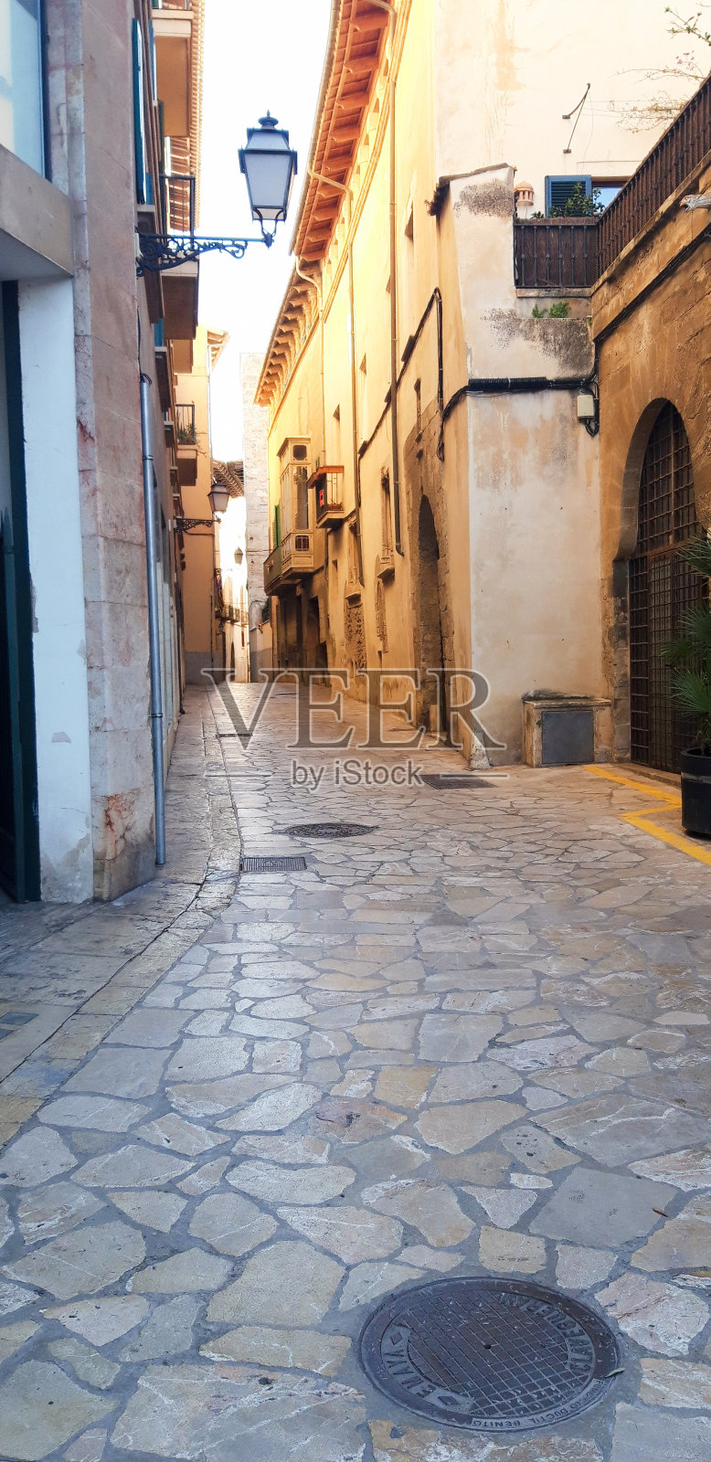 西班牙狭窄的街道照片摄影图片