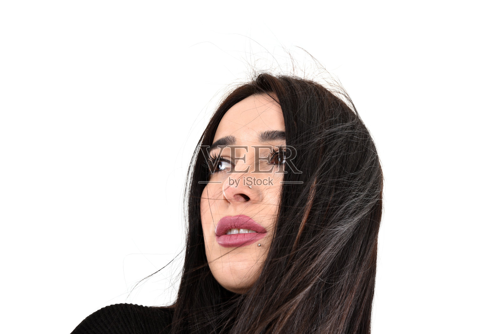 年轻女子陷入了沉思照片摄影图片