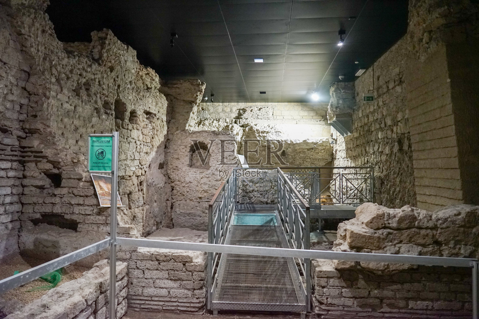 意大利那不勒斯的圣洛伦佐马焦雷纪念碑群。照片摄影图片