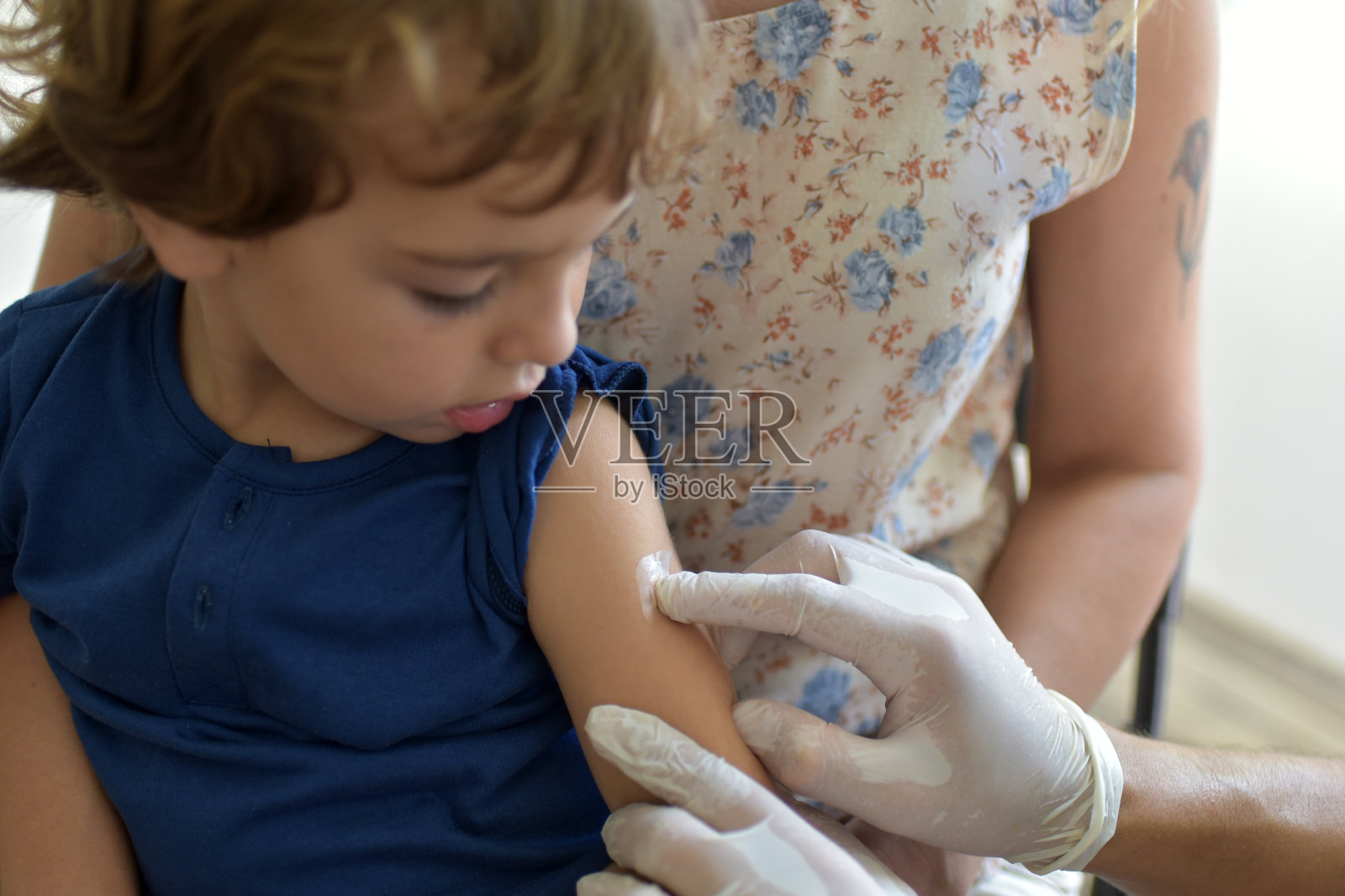 儿童疫苗接种照片摄影图片