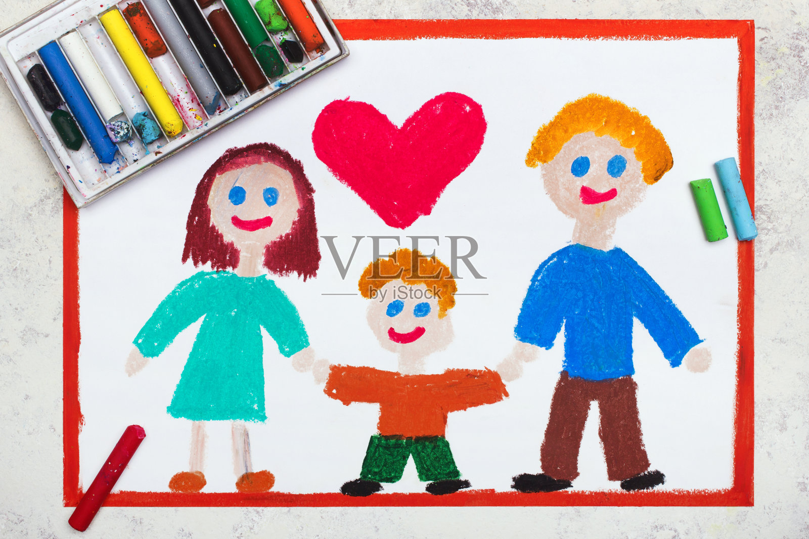 彩色全家福绘画:幸福的微笑家庭照片摄影图片