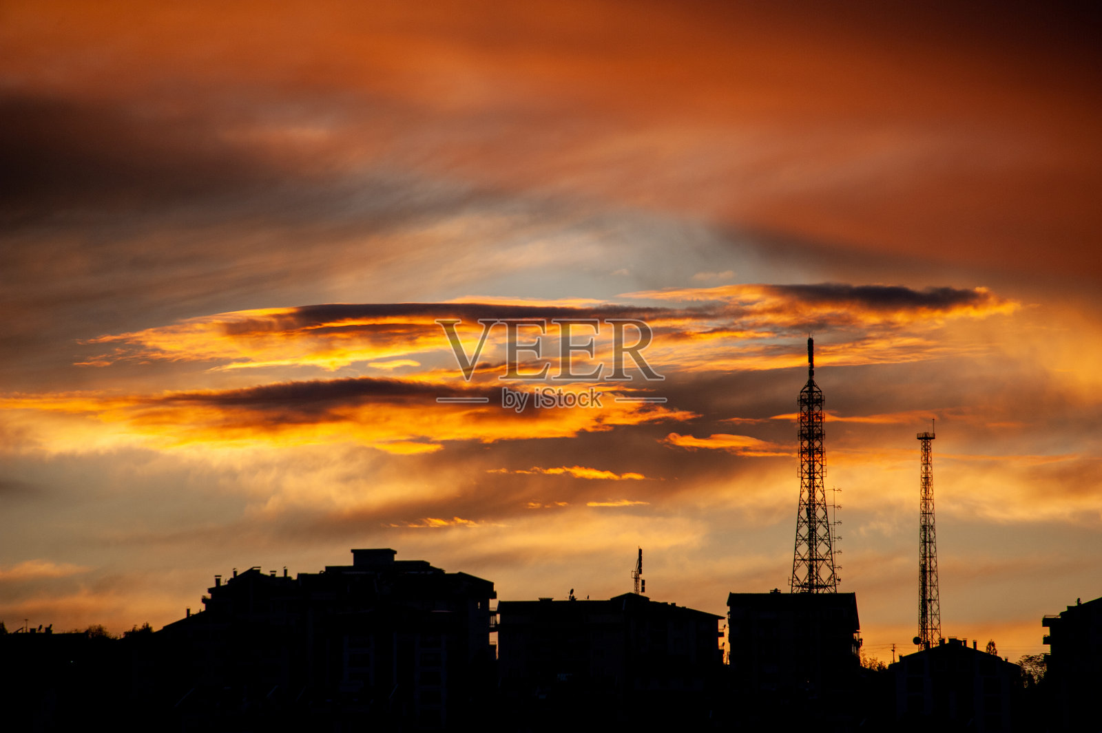 日落时分的迪克门山脊上的公寓照片摄影图片