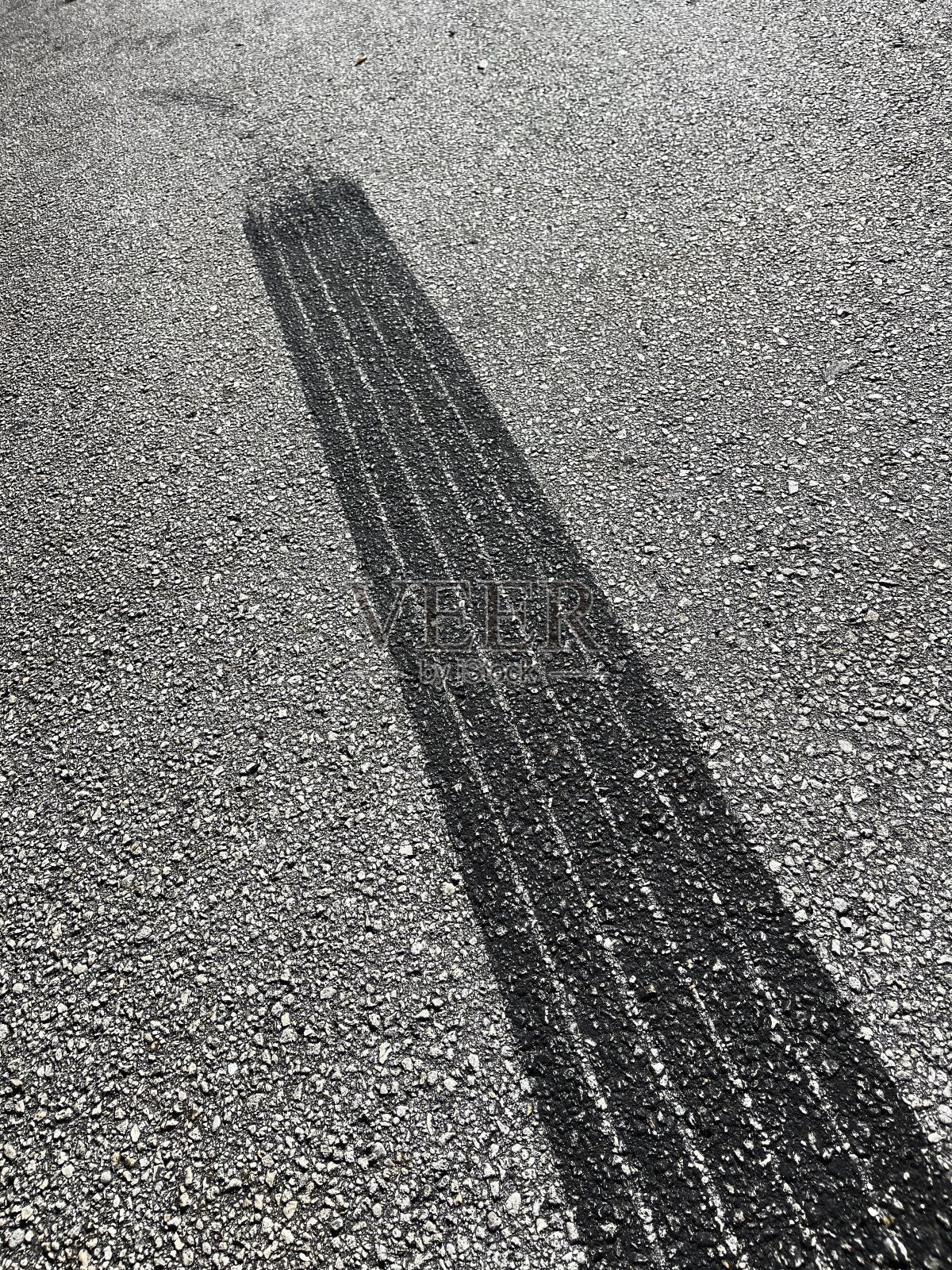 人行道上的轮胎印照片摄影图片