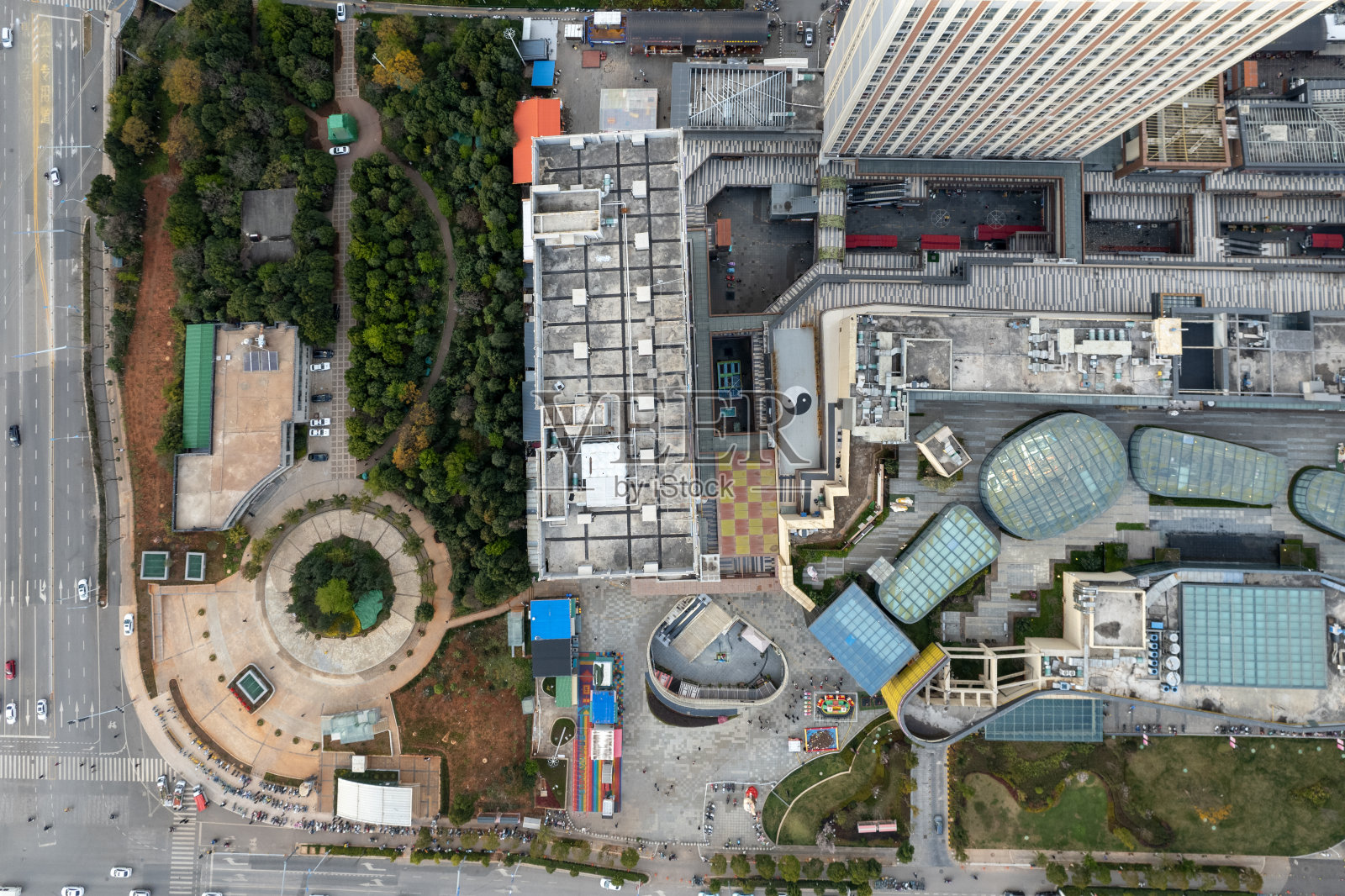 图为正在建设高层建筑的工地的航拍照片照片摄影图片