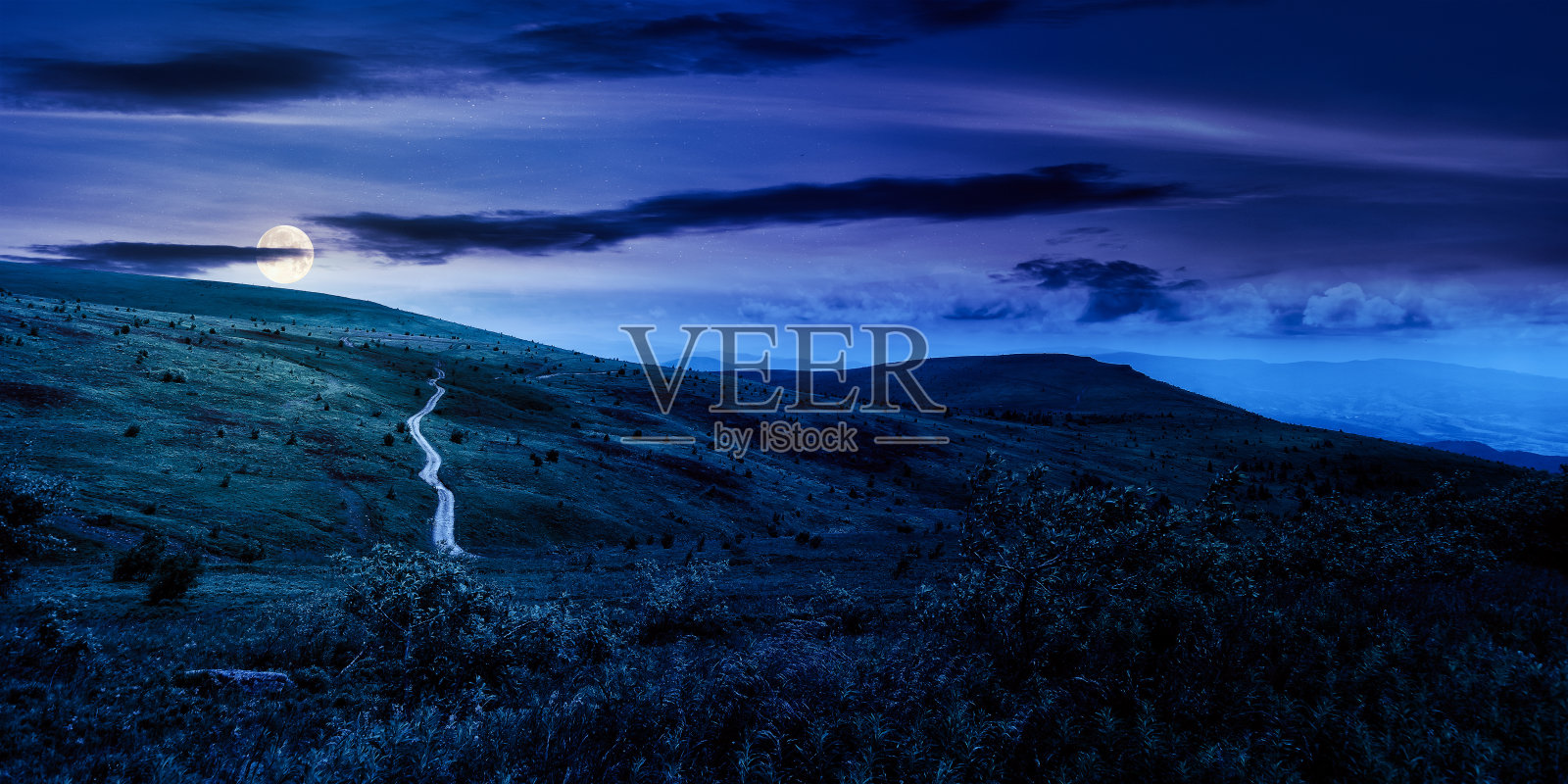 夏夜喀尔巴阡山脉景观照片摄影图片