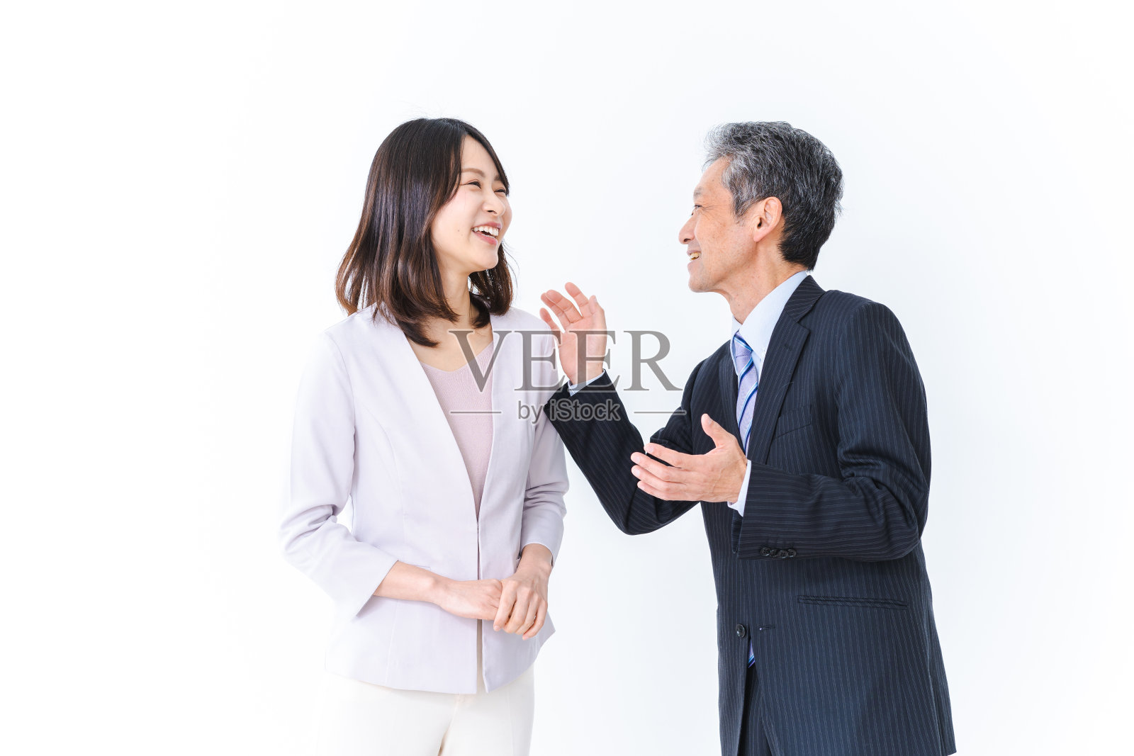 老板和员工友好地交谈照片摄影图片