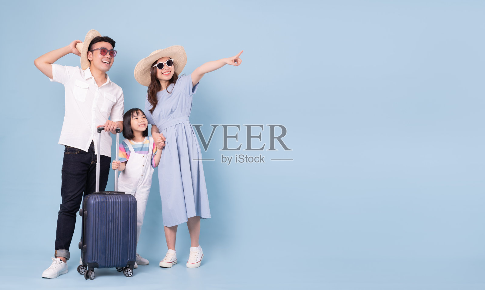 年轻亚洲家庭旅游概念背景图片照片摄影图片