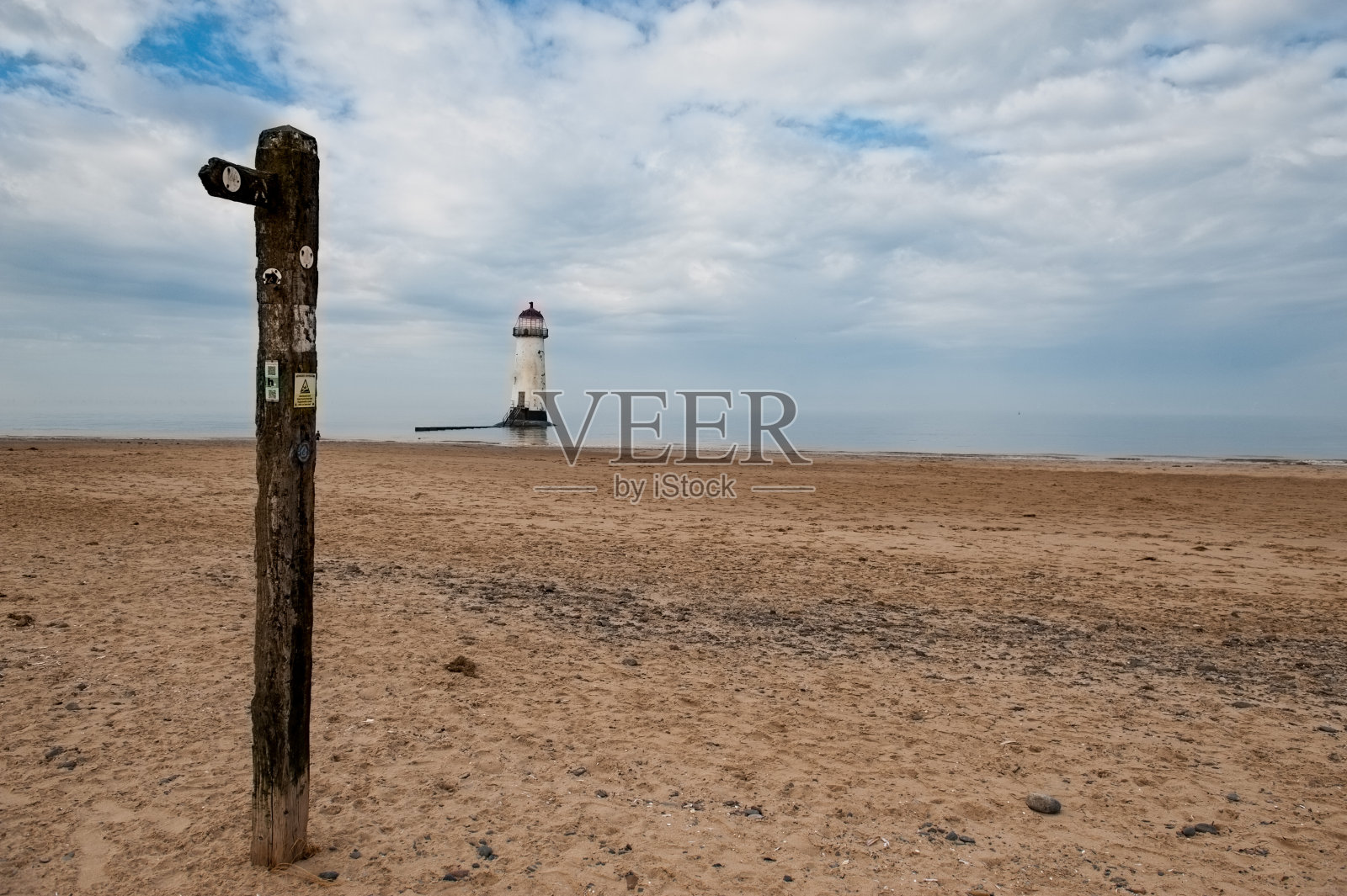 北威尔士的塔拉克里海滩照片摄影图片
