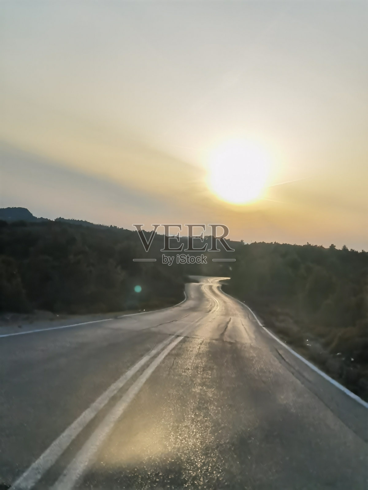 路漫漫,行云弯弯照片摄影图片