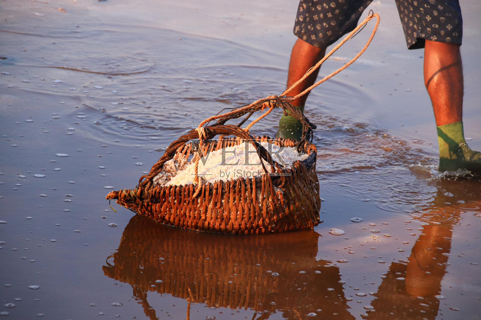 传统的盐收获照片摄影图片