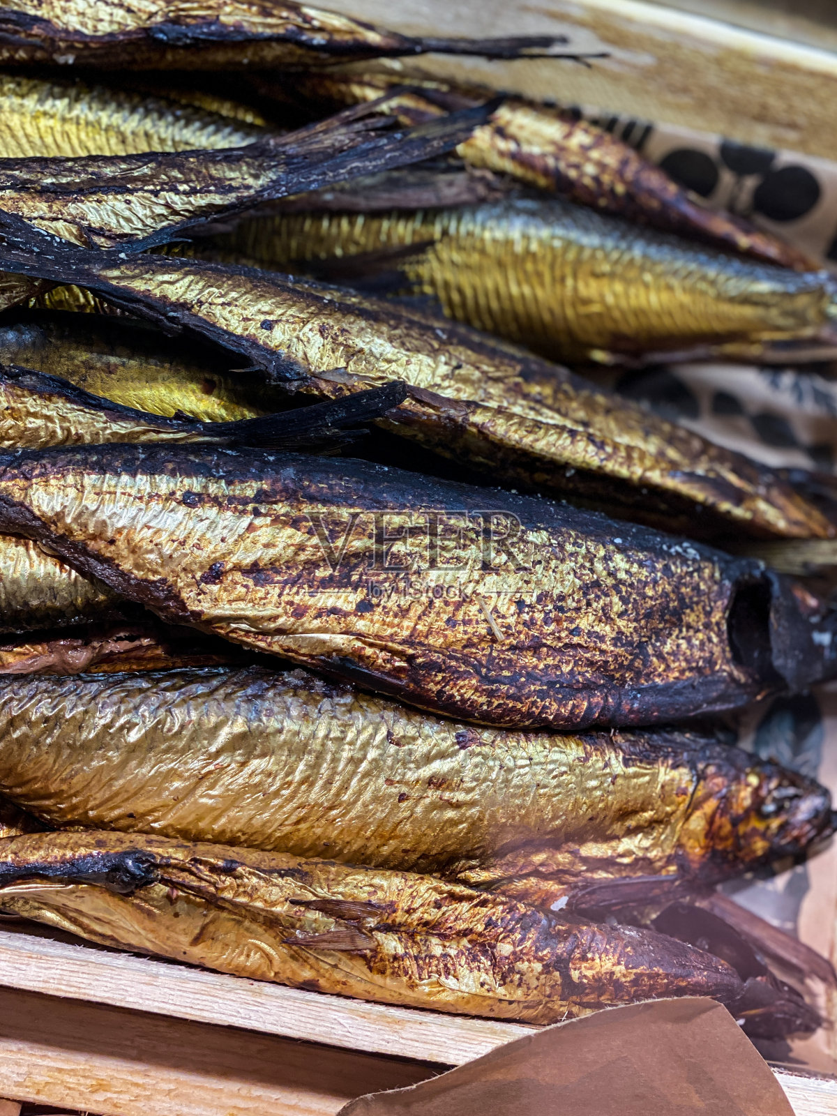屈曲,热熏鲱鱼。照片摄影图片