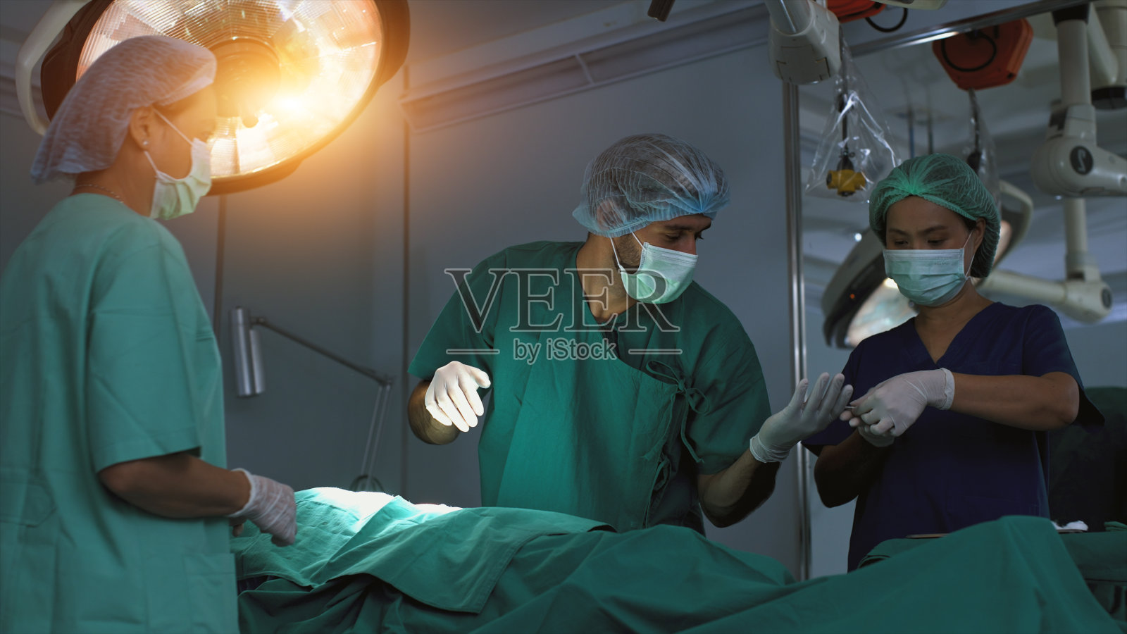 手术室心脏手术模拟照片摄影图片