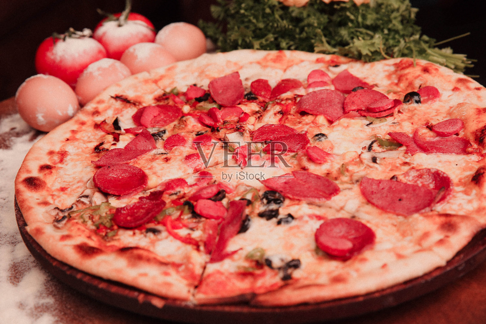 美味的混合披萨意大利美食照片摄影图片