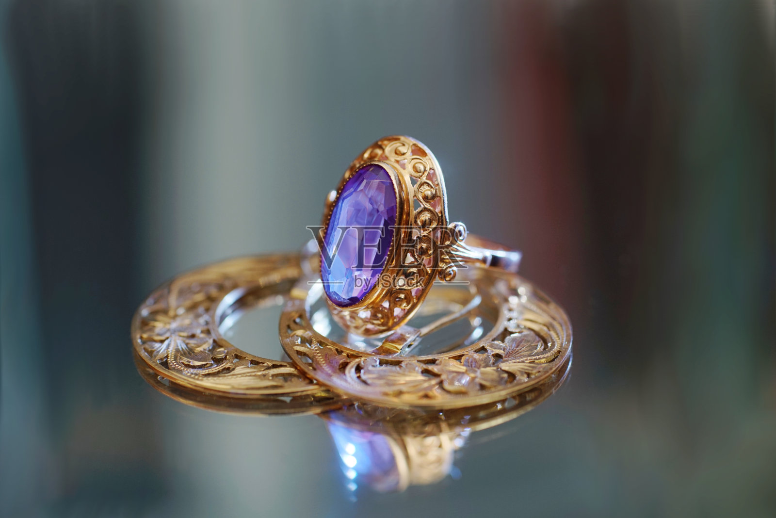 金戒指照片摄影图片