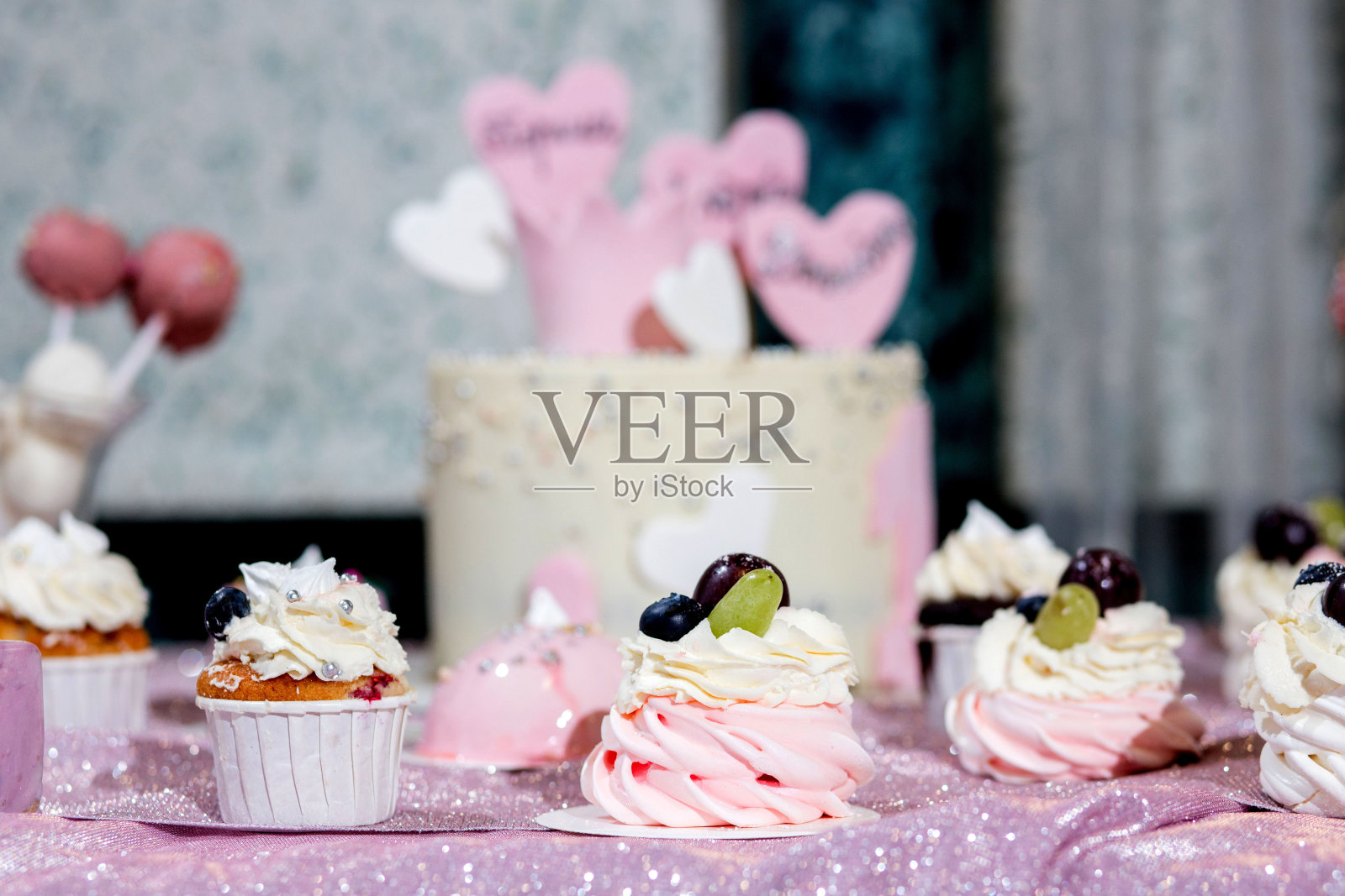 有多种甜点可供选择的糖果棒照片摄影图片