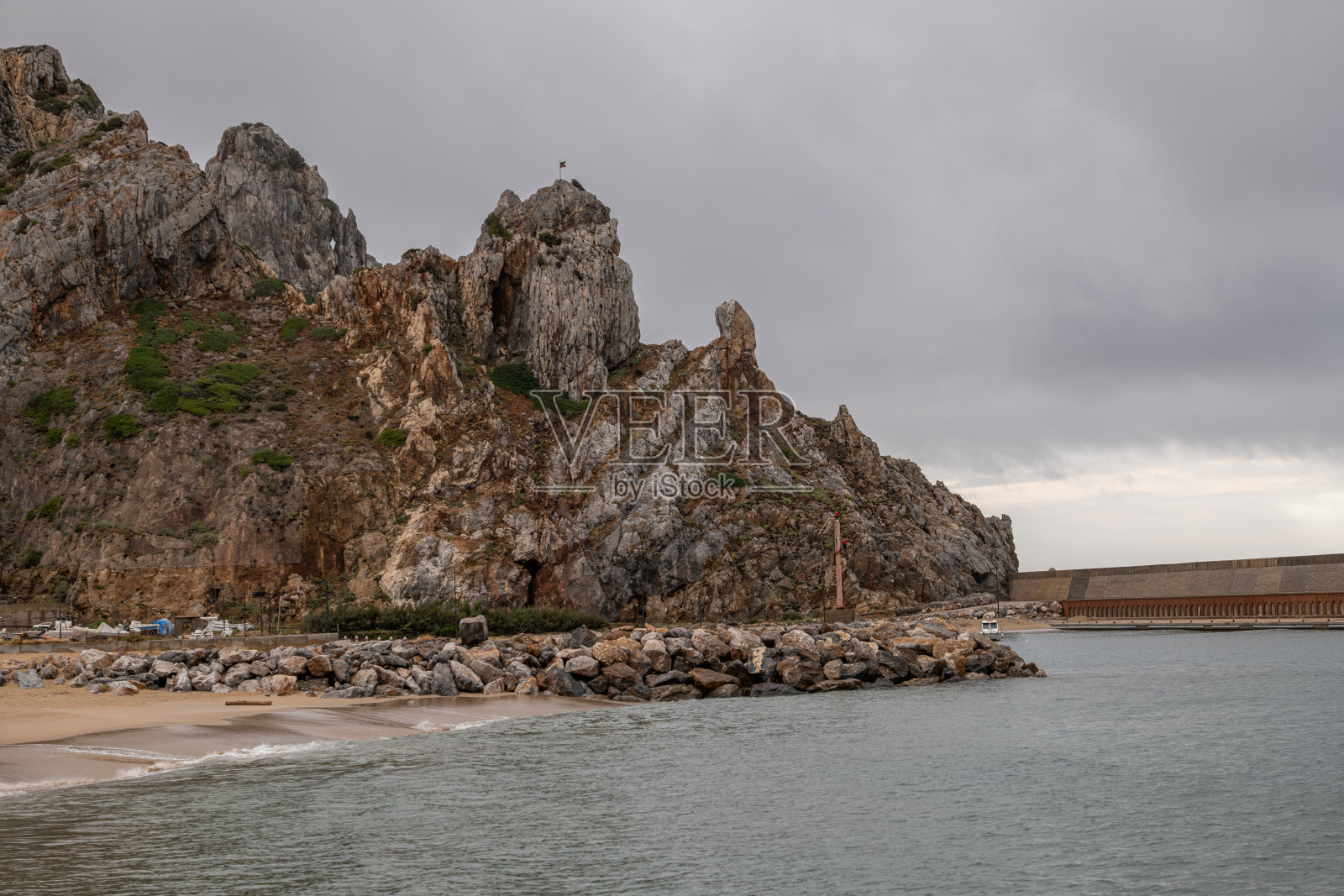 海滩坏天气照片摄影图片