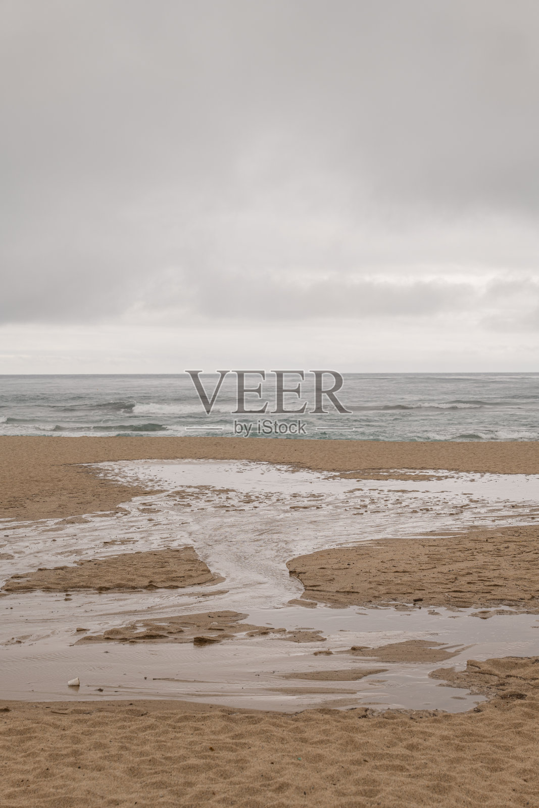 海滩坏天气照片摄影图片